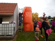 Převlékáme čarodějnici za Obří Halloweenskou mrkvodýni